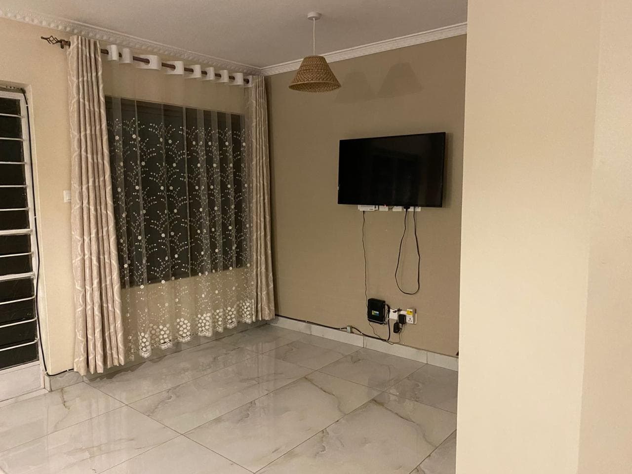 South B 3 Bedroom For Rent